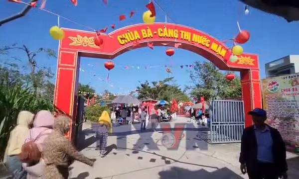 Sôi nổi lễ hội 'Chùa Bà - Cảng thị Nước Mặn' ở Gia Lai