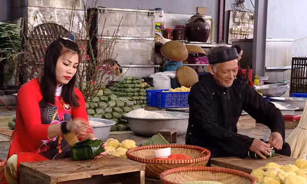 Gánh Tết trên vai người đi chợ
