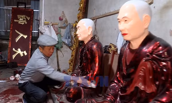 Tất bật làng nghề tạc tượng vào dịp Tết