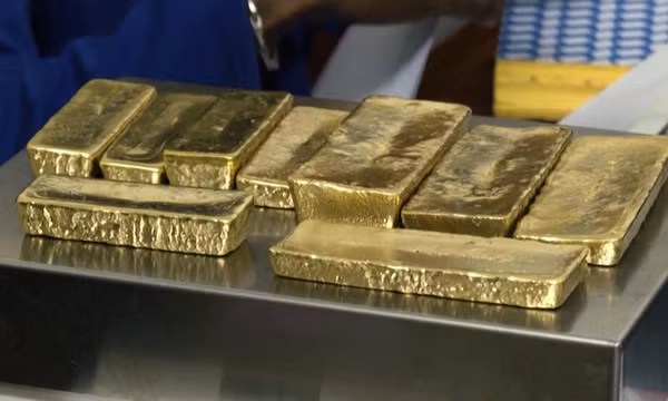 Giá vàng lập kỉ lục mới, vượt ngưỡng 4.000 USD/ounce
