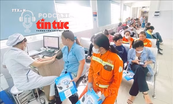 Chăm sóc sức khỏe phụ nữ trung niên trong bối cảnh già hóa dân số