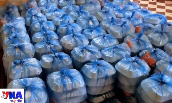Những bếp lửa nghĩa tình trong mùa mưa lũ