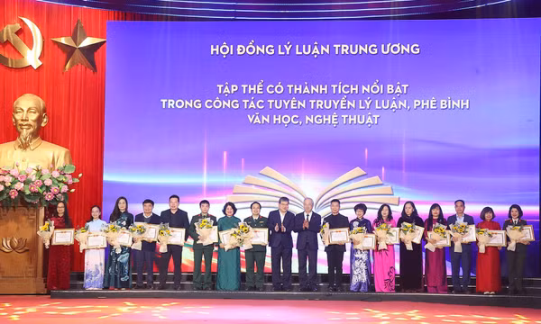 Lễ trao tặng thưởng các tác phẩm lý luận, phê bình văn học, nghệ thuật xuất bản lần thứ 11
