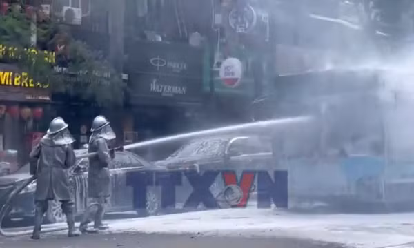 Cảnh báo cháy xe mùa nắng nóng