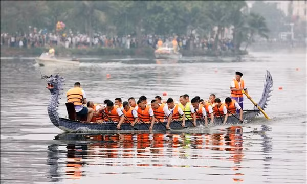 Sôi nổi giải bơi chải tại lễ hội Đền Hùng 2026