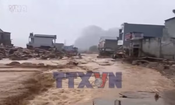Lũ quét ở Lai Châu, cuốn trôi người và nhà cửa