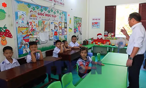 Con chữ nảy mầm giữa trùng khơi Trường Sa