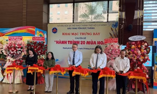 'Hành trình 20 mùa hoa' tưởng nhớ Chủ tịch Tôn Đức Thắng