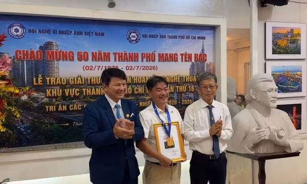 Triển lãm ảnh nghệ thuật 'Tự hào Thành phố mang tên Bác'