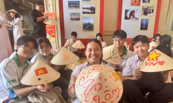 Mừng Xuân Bính Ngọ - Mừng Đảng quang vinh trên thành phố mang tên Bác