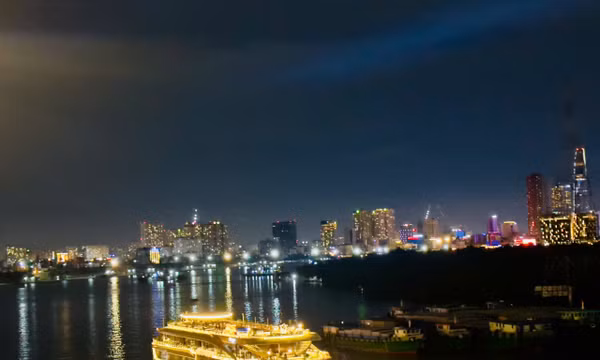 Du thuyền 5 sao mở ra 'mặt tiền mới' cho kinh tế đêm TP Hồ Chí Minh