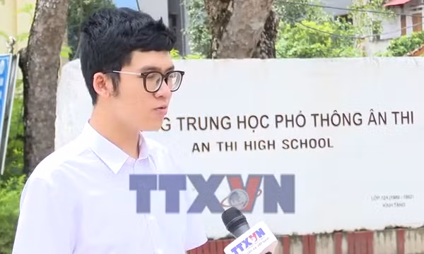 Thủ khoa khối A01 toàn quốc chinh phục đam mê công nghệ