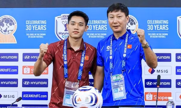 HLV Kim Sang Sik: Đội tuyển Việt Nam sẽ chứng tỏ sức mạnh của nhà vô địch trước Singapore