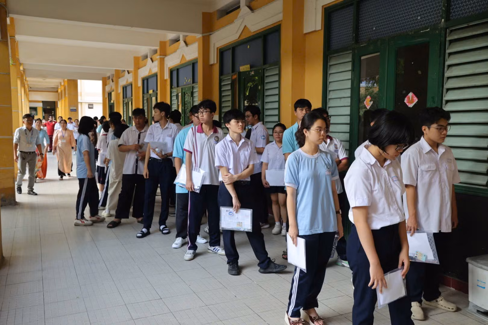 Thí sinh thoải mái trong ngày thi đầu tiên kỳ thi THPT năm 2026