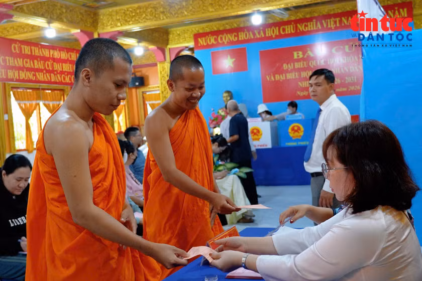 Xây dựng thế trận lòng dân - Bài cuối: Giúp đồng bào vươn lên làm giàu