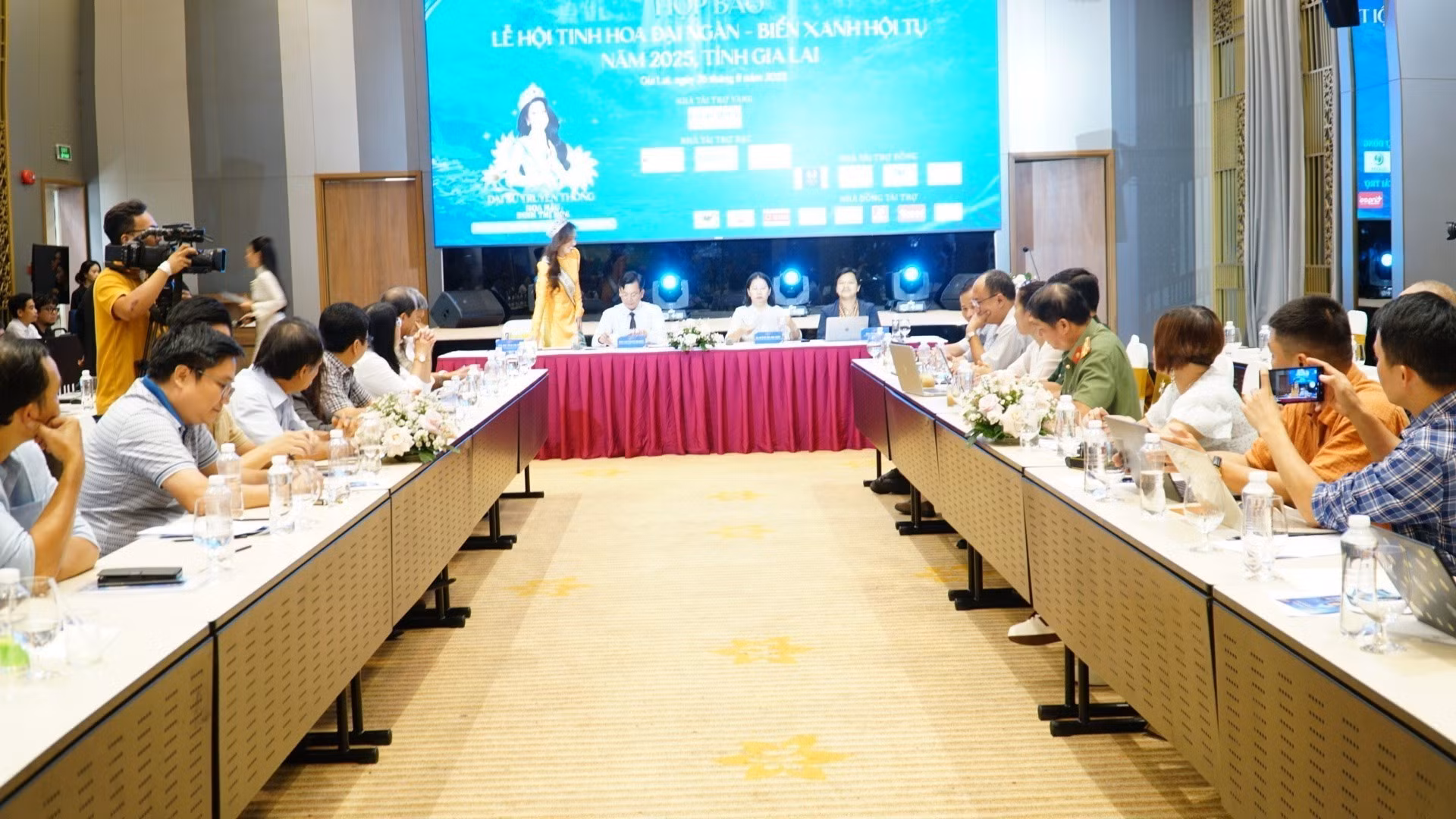 hop-bao2-260825.jpg