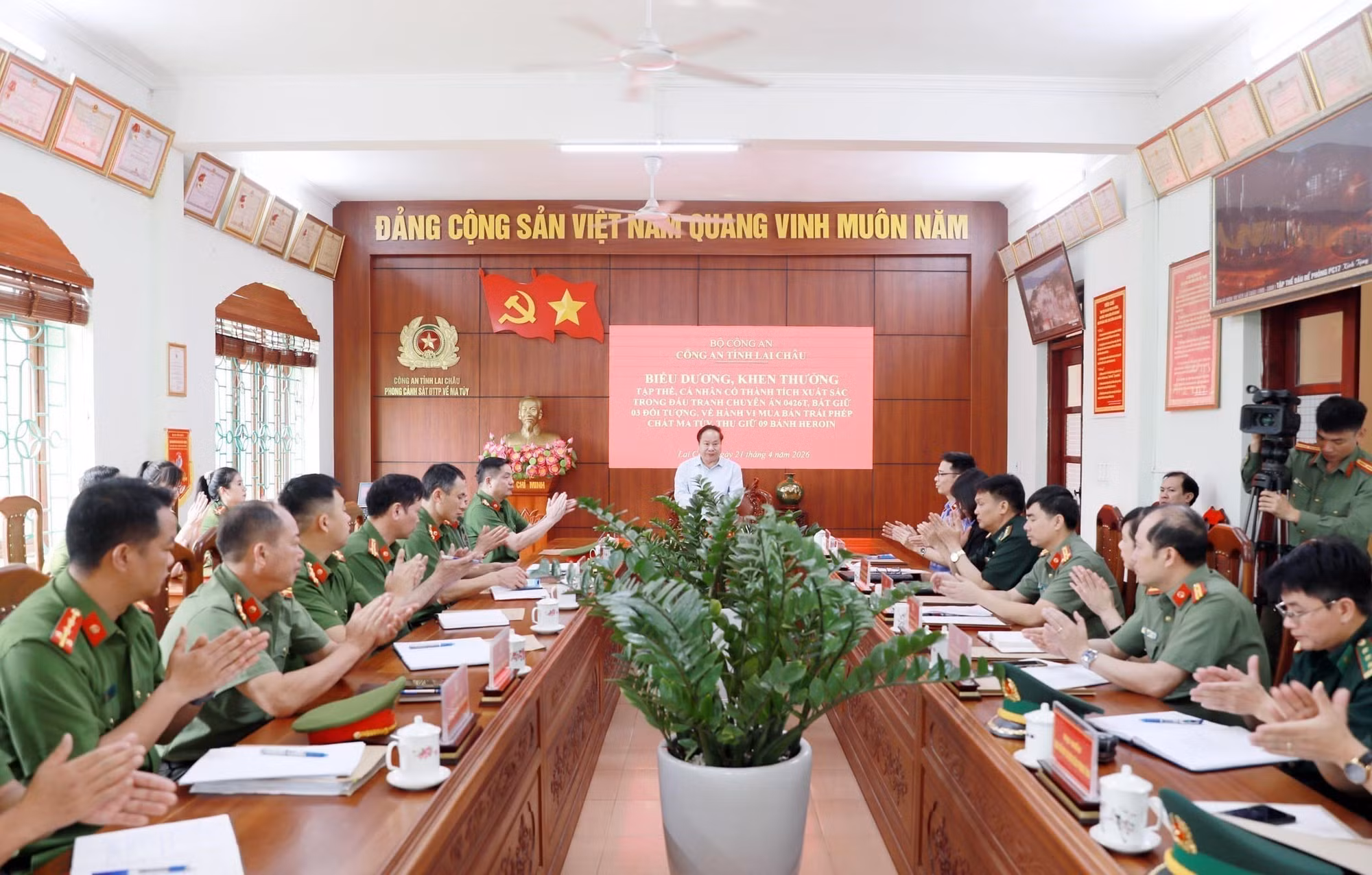 bieu-duong2-210426.jpg