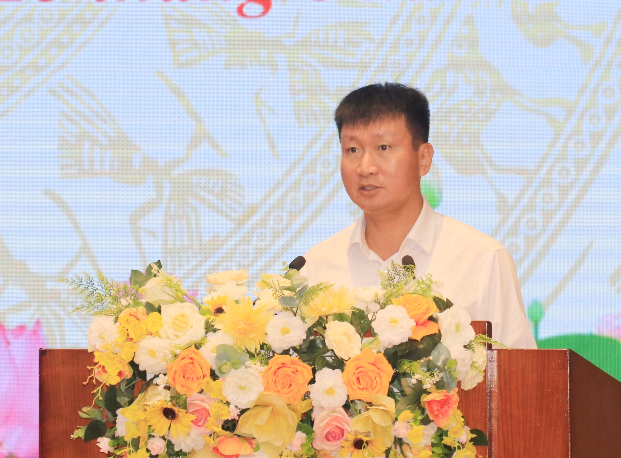 Bí thư Tỉnh ủy Yên Bái Trần Huy Tuấn phát biểu chỉ đạo tại hội nghị.