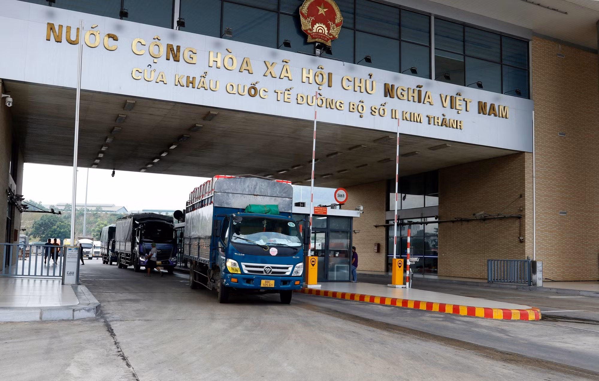 cua-khau2-280525.jpg