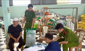 Khởi tố đối tượng điều hành 2 doanh nghiệp sản xuất phân bón giả