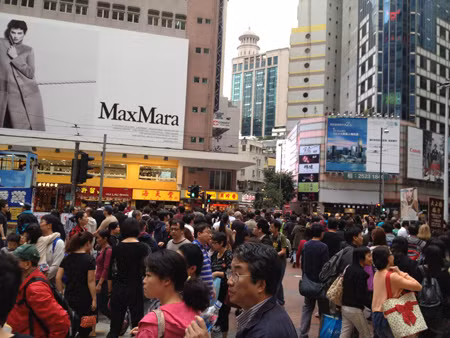 Du khách đến Hong Kong tăng dù kinh tế ảm đạm ảnh 1