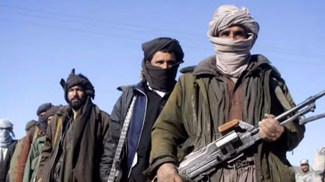 Taliban tấn công căn cứ NATO ở Afghanistan ảnh 1