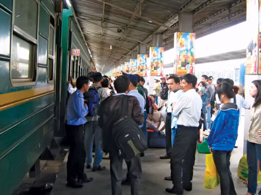 Giá vé tàu Tết 2013 tăng tối đa 3% ảnh 1