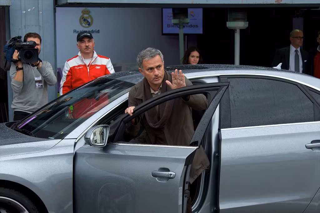Chuyện thu nhập của HLV: Ancelotti và Mourinho là số 1 ảnh 1