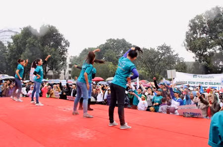 Hoa hậu Ngô Phương Lan chạy vì trẻ em nghèo ảnh 7