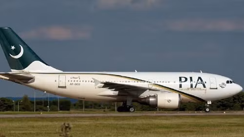 Máy bay dân dụng Pakistan gặp sự cố buộc phải hạ cánh khẩn cấp ảnh 1