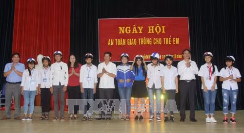 Nâng cao nhận thức về an toàn giao thông cho trẻ em miền núi ảnh 1