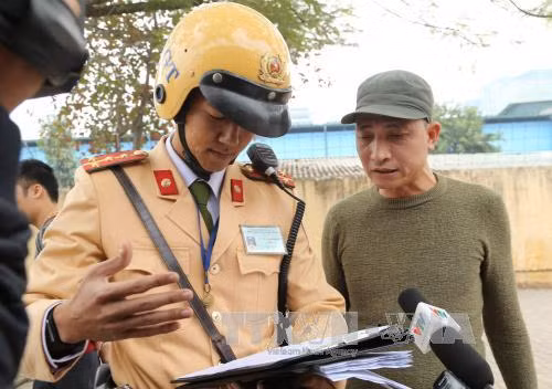 Bỏ đi khi cảnh sát giao thông lập biên bản, bị phạt như thế nào? ảnh 1