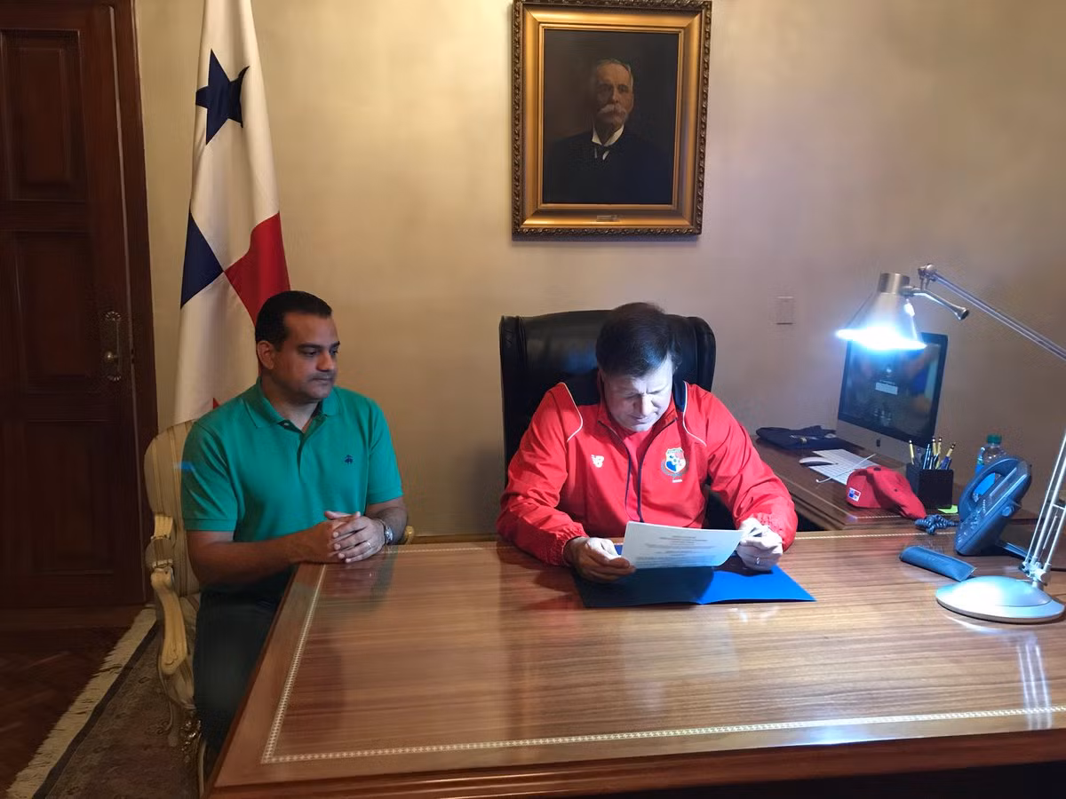 Phấn khởi đội nhà vào World Cup 2018, Tổng thống Panama cho cả nước nghỉ ảnh 1