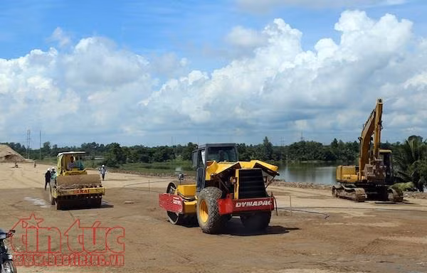 Dồn lực thi công thông xe Cầu Vàm Cống cuối năm 2017 ảnh 1