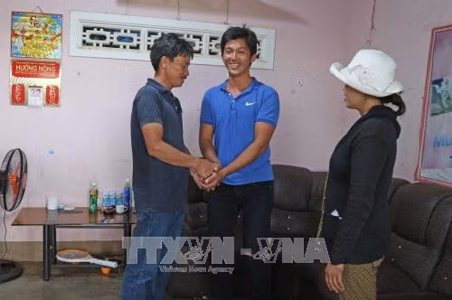 Khen thưởng đột xuất 'Người hùng' trên sông Đa Nhim ảnh 1