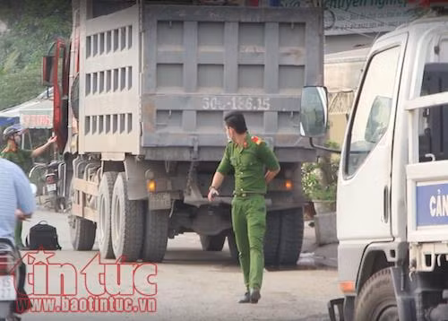Người đàn ông tử vong vì va chạm với xe tải ảnh 1