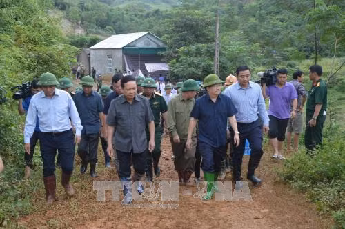 Phó Thủ tướng Trịnh Đình Dũng chỉ đạo tìm kiếm nạn nhân vụ sạt lở đất tại Hòa Bình ảnh 1