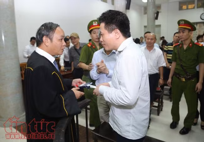 Những hình ảnh 'hậu trường' xét xử Hà Văn Thắm và đồng phạm ảnh 5