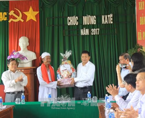 Bình Thuận: Thăm chúc Tết Katê của đồng bào Chăm ảnh 1