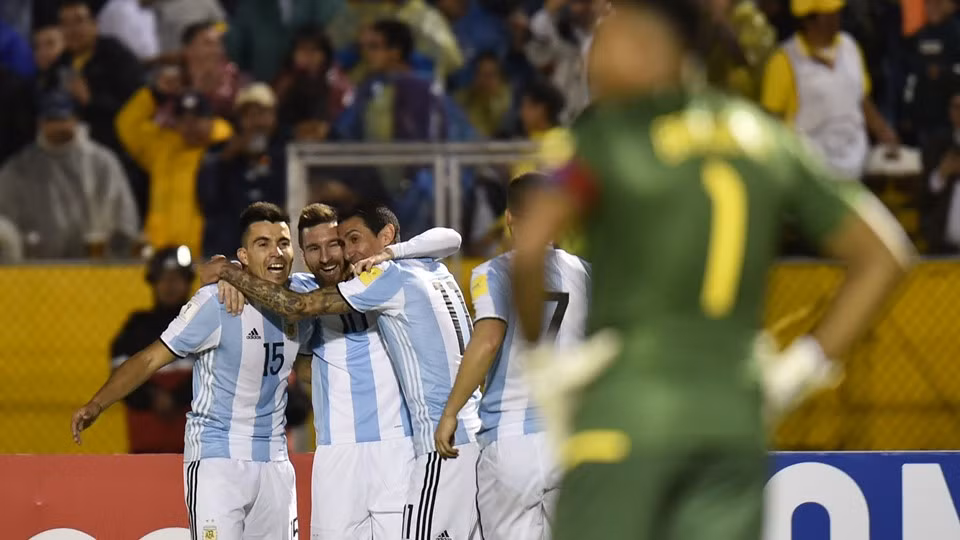 Messi lập hat-trick, Argentina chính thức giành vé dự World Cup 2018 ảnh 2