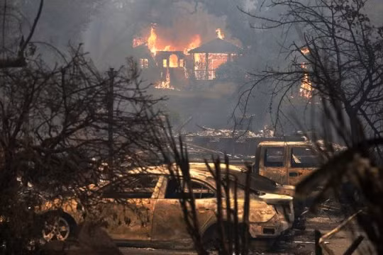 Vùng Bắc California chìm trong khói lửa cháy rừng, 1.500 ngôi nhà bị thiêu rụi ảnh 2