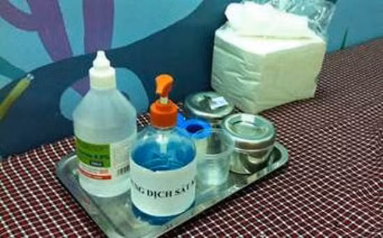 Không nên lạm dụng hút mũi vì dễ làm tổn thương niêm mạc của trẻ ảnh 1
