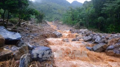 Bão lũ ngày 13/10: Lũ vẫn lên, bão mạnh tiến vào Biển Đông ảnh 4