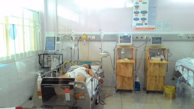 Cứu sống bệnh nhân tự đâm thủng tim ảnh 1