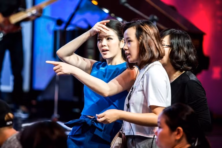 Lý Nhã Kỳ đẹp hút mắt, trổ tài vũ đạo gây bất ngờ ảnh 7