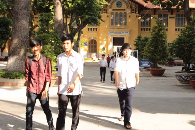 Đề Tiếng Anh dài và nhiều từ vựng mới ảnh 1