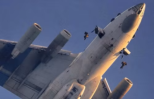 Máy bay cứu hộ Il-76 chở 11 người mất tích ảnh 1