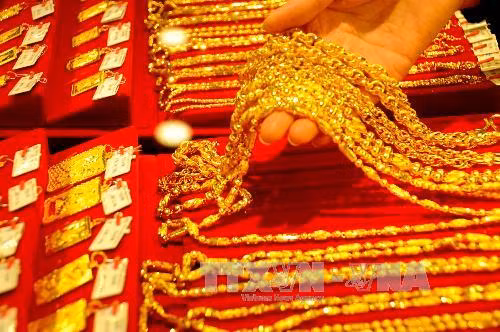 Giá vàng thế giới chạm mức cao nhất hơn hai năm ảnh 1
