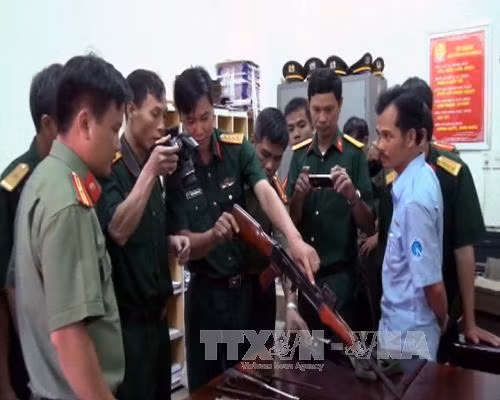 Lô "vũ khí quân dụng" trên xe khách là mô hình học cụ ảnh 2