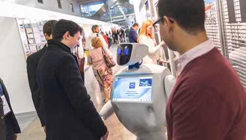 Moskva bắt đầu có hướng dẫn viên robot ảnh 1